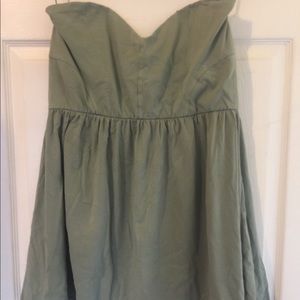 Sweetheart neckline sleeveless dress!